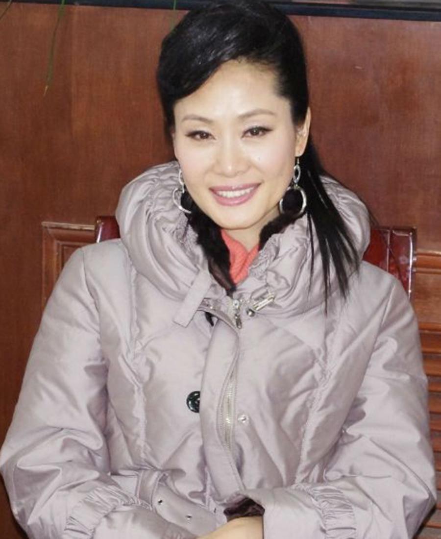 于文华:再婚嫁未婚小伙,但却没有共同的孩子,如今的她幸福吗?