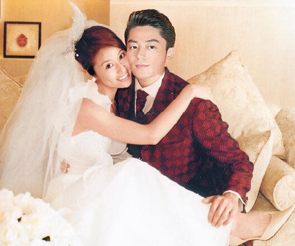 林心如:与老公发生矛盾,深夜独自淋雨散心,揭开恩爱下的遮羞布