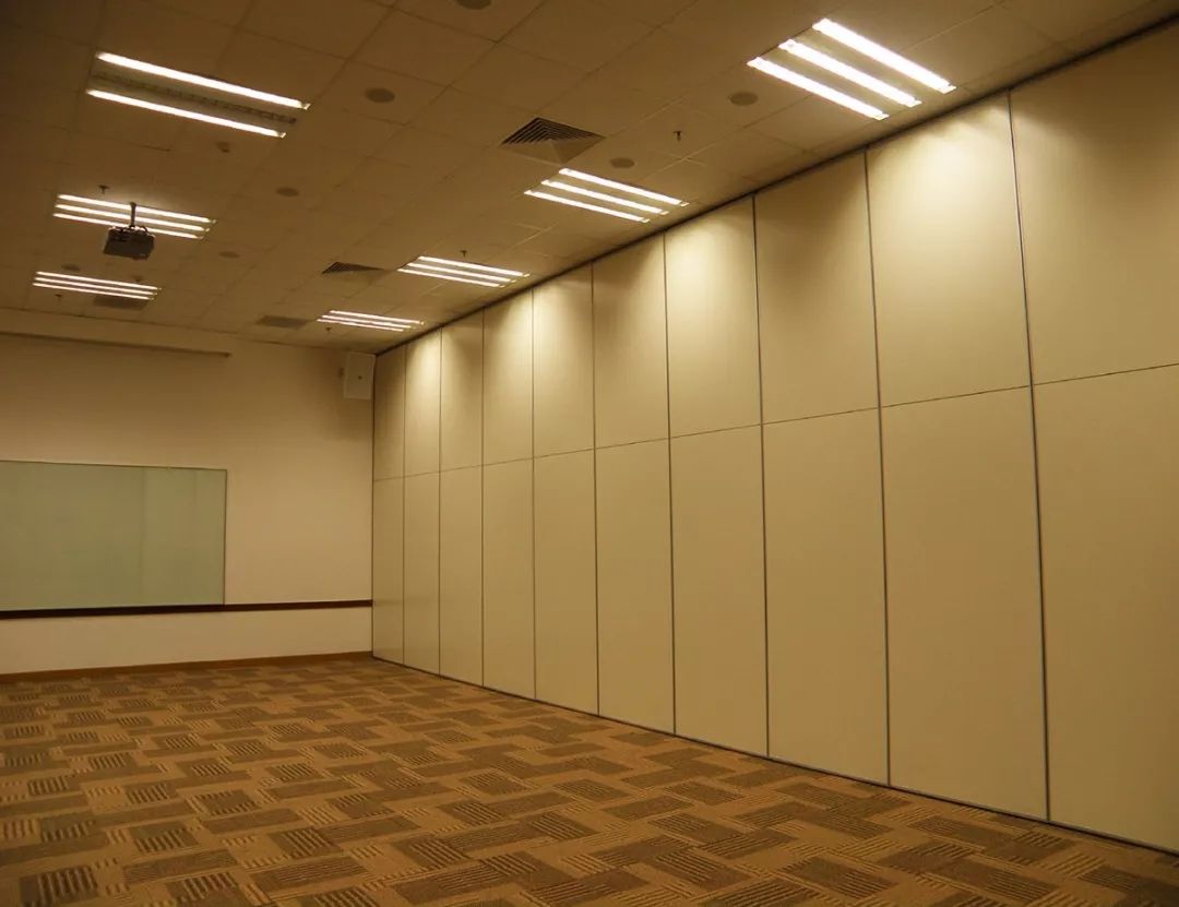 哪种装修风格适合老年人?建议以简约舒适性为主,合理布局客厅等