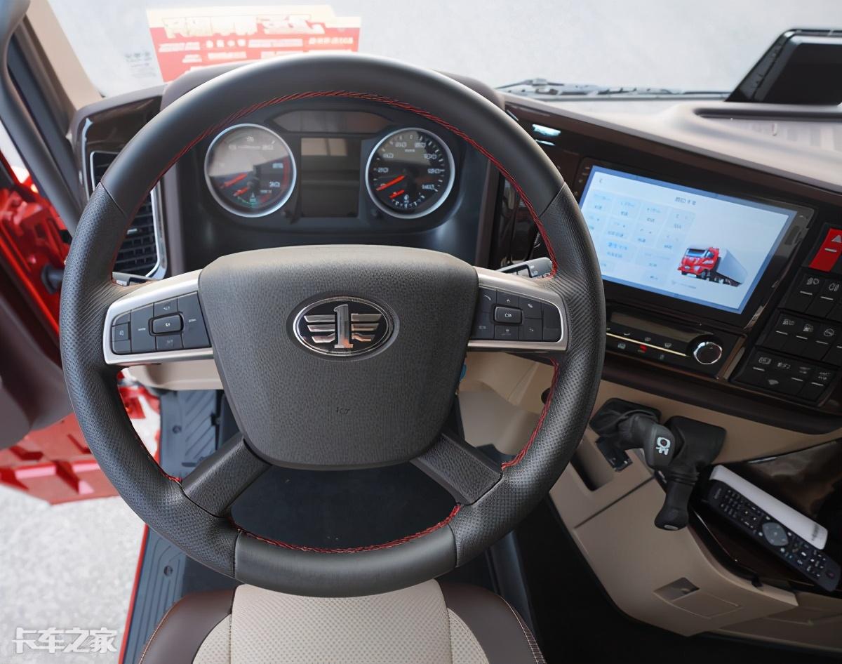 吃喝拉撒车上搞定,跑车不用住旅馆,实拍解放jh6 生活舱重卡