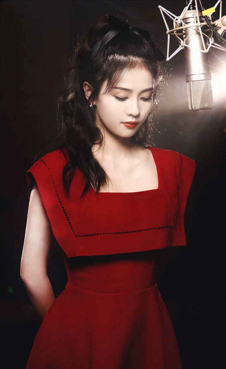 如果问近几年转型最成功的明星是谁,那无疑是白鹿了.