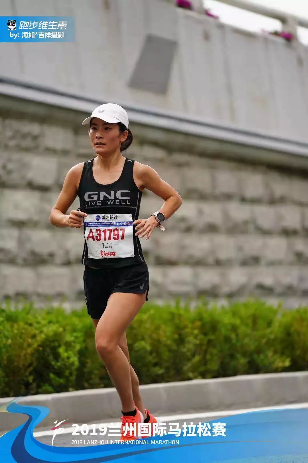 85岁半马249,55岁完赛800里流沙:这些乘风破浪的姐姐,你跑不过