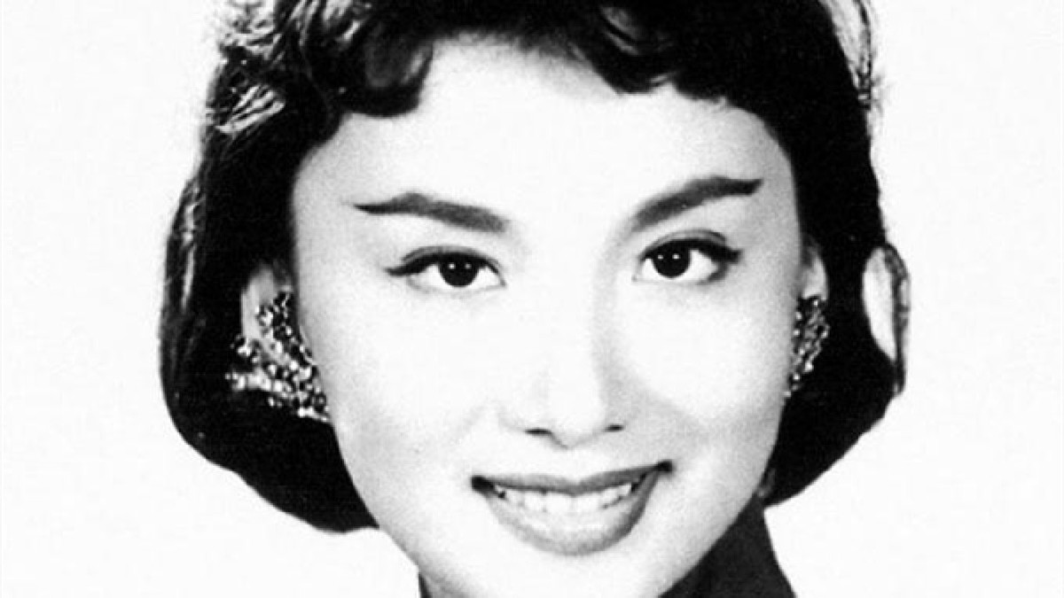 1976年,金庸出轨后撕掉离婚书挽留前妻,朱玫却说:已没有回头路