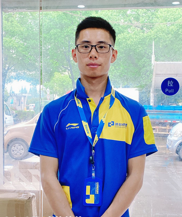 德邦快递小哥:即使工作再忙,但救人始终排在首位