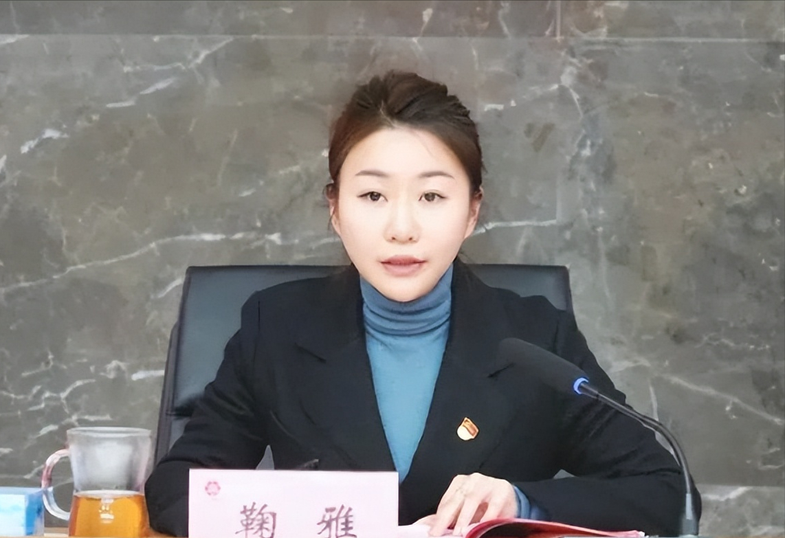 纪实:80后官员鞠雅:白天上班晚上车震,官位晋升似火箭,已投案