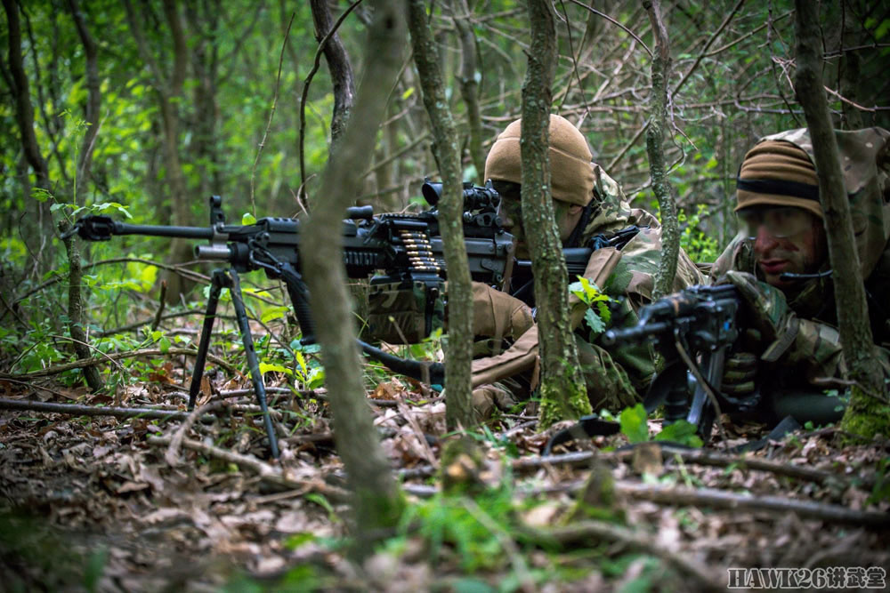 匈牙利特种部队战术演习 造型酷似欧美同行 枪械搭配让人看不懂