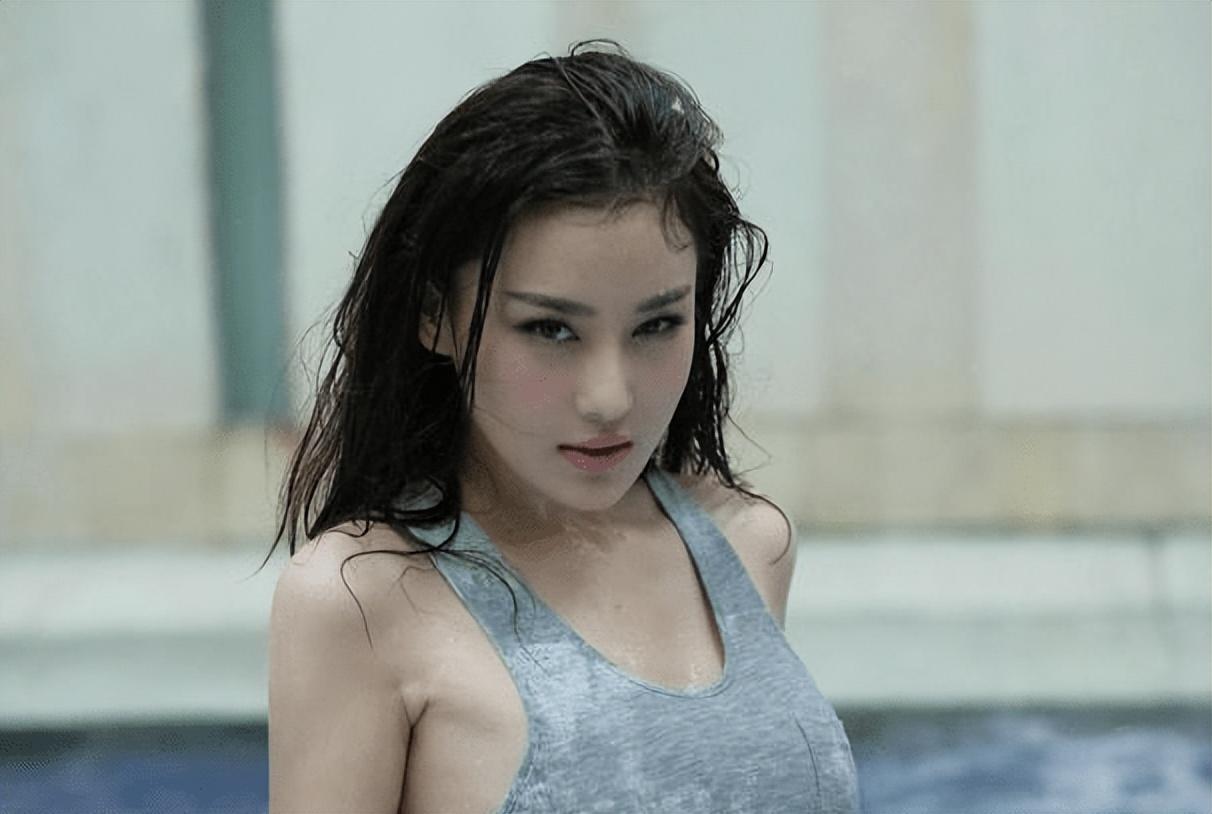 回顾有种整容叫张馨予结婚军人老公变化不大她像变了个人