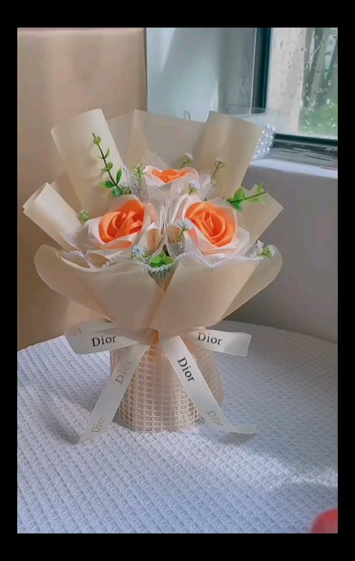 丝带玫瑰花束是真的漂亮!毕业季花束,永久纪念,意义非凡!