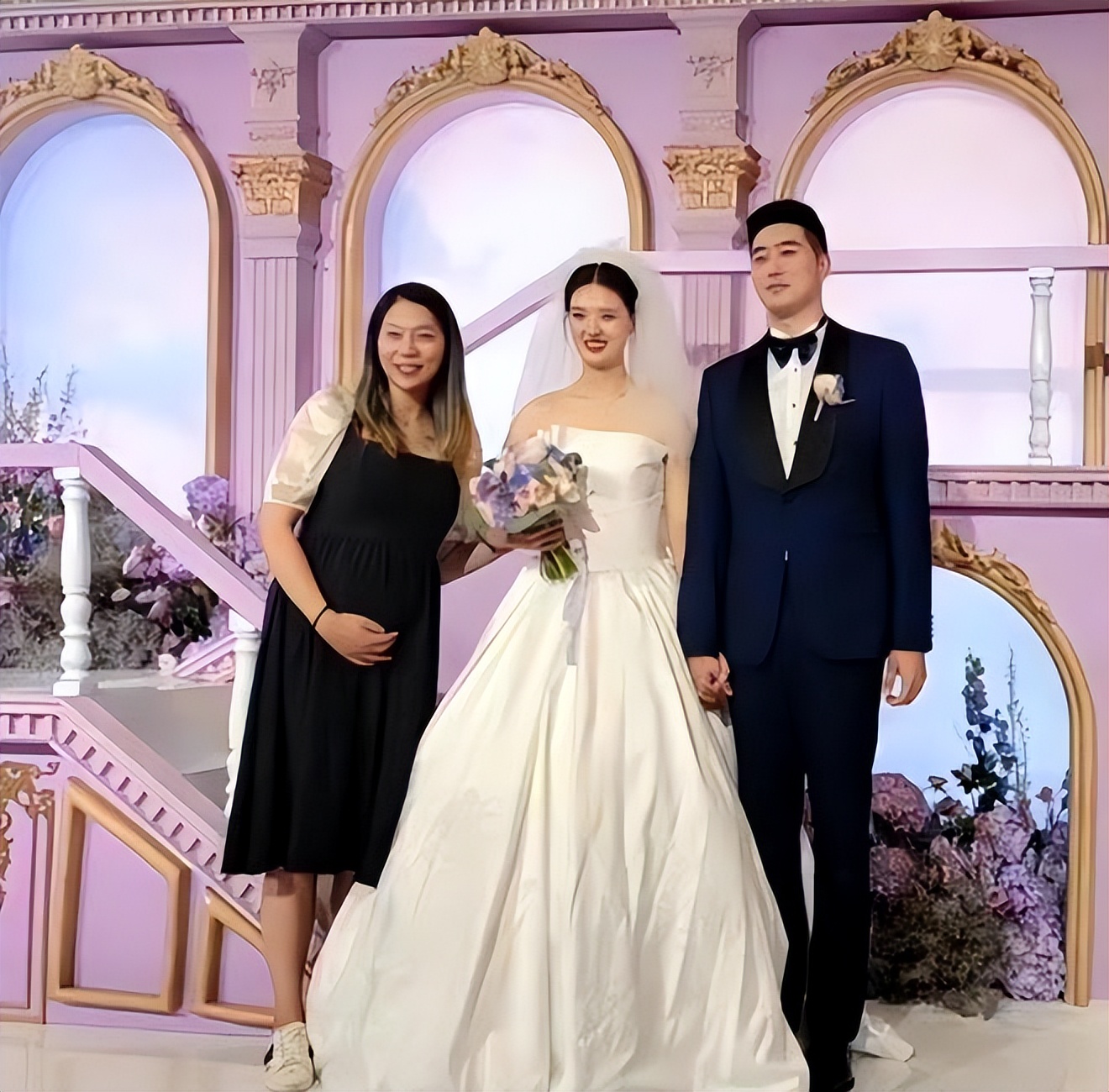 排面!5大奥运冠军出席张常宁婚礼,惠队气质佳,刘晏含穿着抢镜