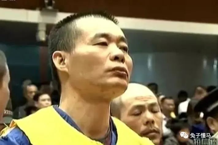 黑老大李振刚倒台:脚踏黑白两道疯狂放贷,人称左手公安右手法院