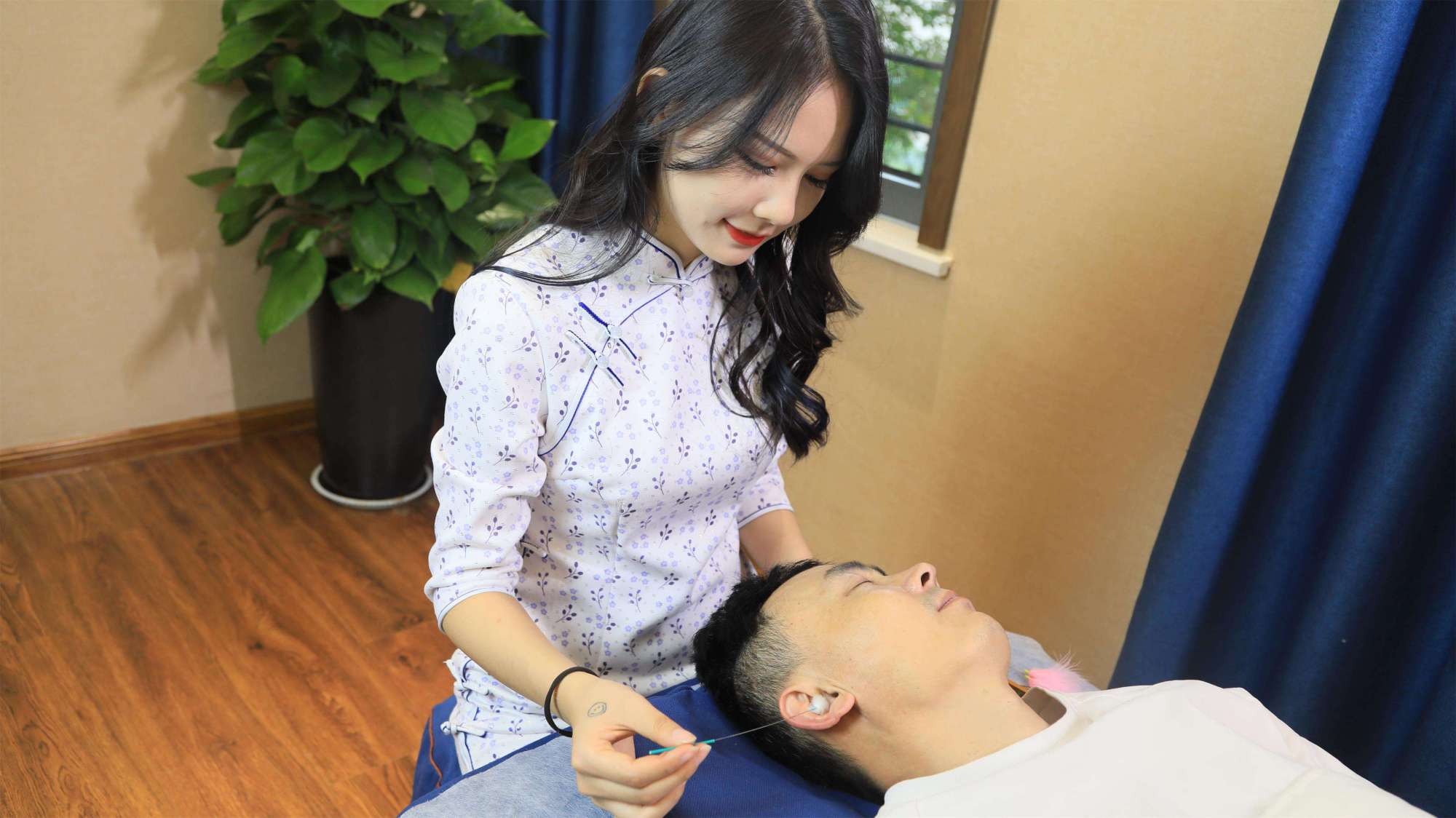 "躺采"屡禁不止?披着养生外衣做"特殊服务",网友:应该严查