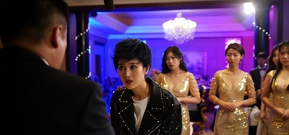 辛迪·舒尔曼导演处女作《酒神》,创造迷人而独特的影像世界