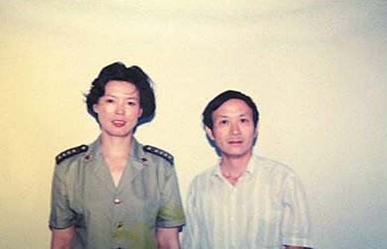 13年女排国手陈招娣去世,女儿郭晨继承母业,在赛事一线裁判执法