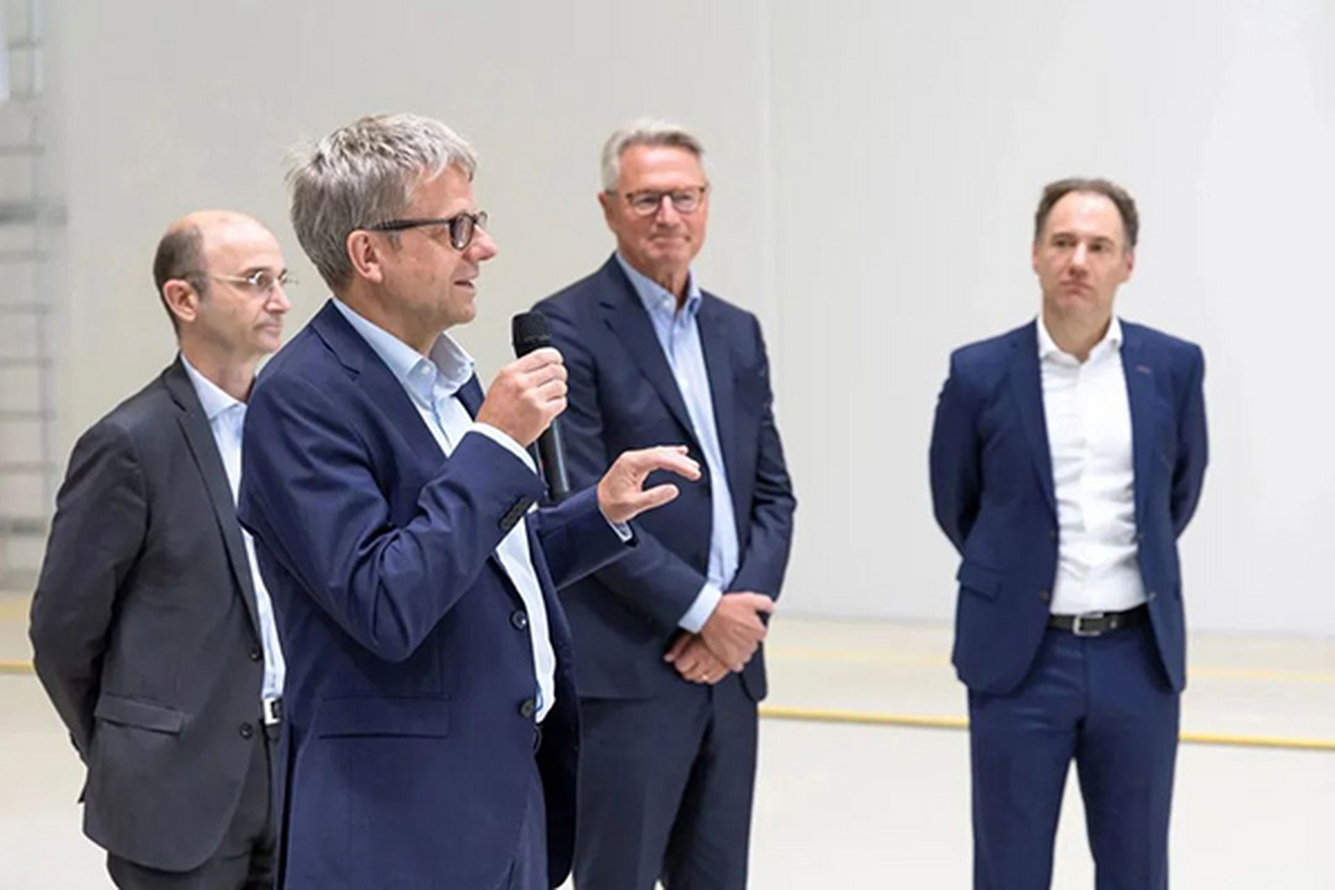 abb高精度流量计标定装置揭幕仪式在德国明顿工厂举行.