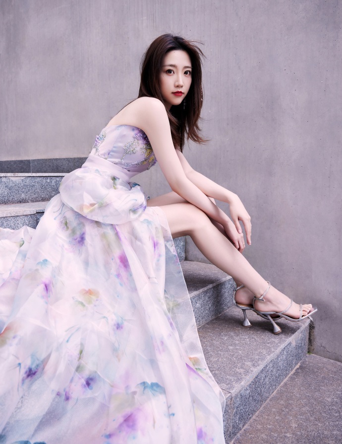 张纯烨的玉足太漂亮了,就像一个艺术品