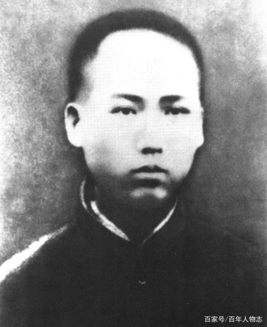 59年毛主席登庐山写了首诗，郭沫若看后给主席写信：这诗有点瑕疵