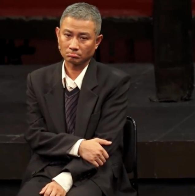 文章最新动态:身材瘦削头发花白,抿嘴双眼无神,精神状态惹担心