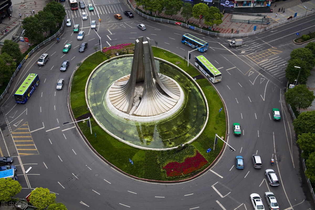 因为交通升级,贵阳被拆的三大转盘,八匹马让人感叹不已