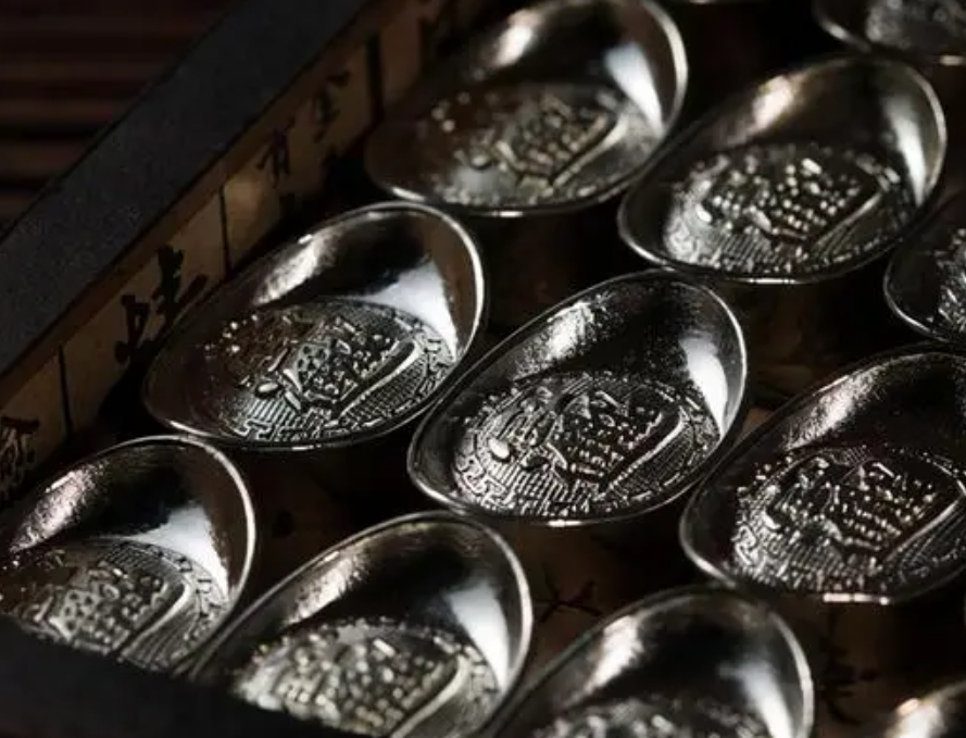 阮朝时期,"半银半钱"的港税是如何进行推行的?