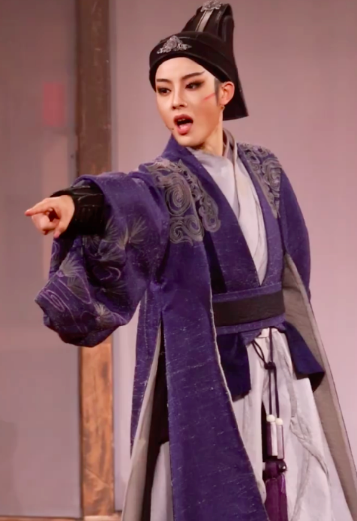 玉面郎君陈丽君13岁入行学越剧18年后才爆火直言自己很普通