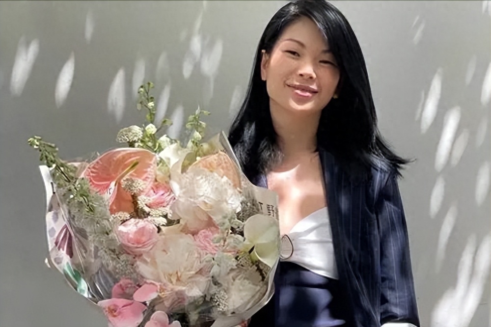 回顾国际超模吕燕一脸丑相却能嫁给法国贵族混血儿子颜值超高