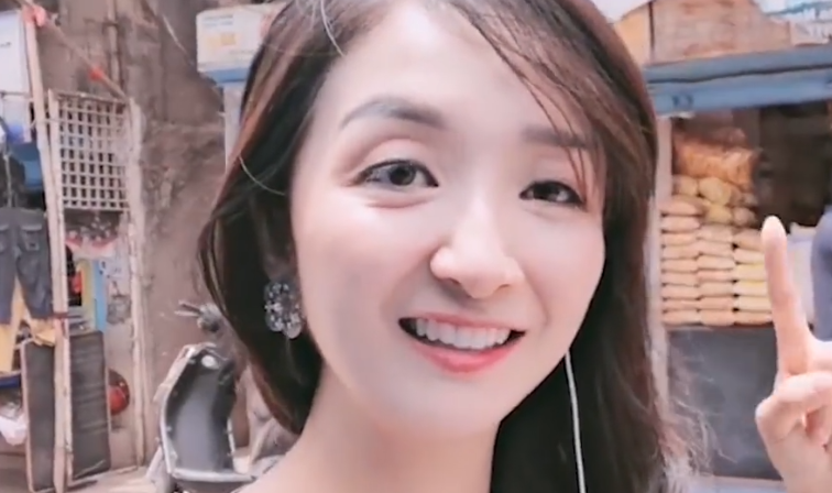 打怪辣妈:买百年豪宅打发时间,一条裙子值百万!贫穷限制了想象