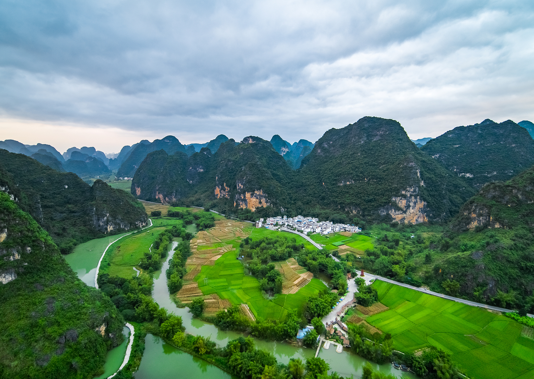 推荐国内最美的5条自驾线路,一起探索祖国的壮丽河山,出发吧!