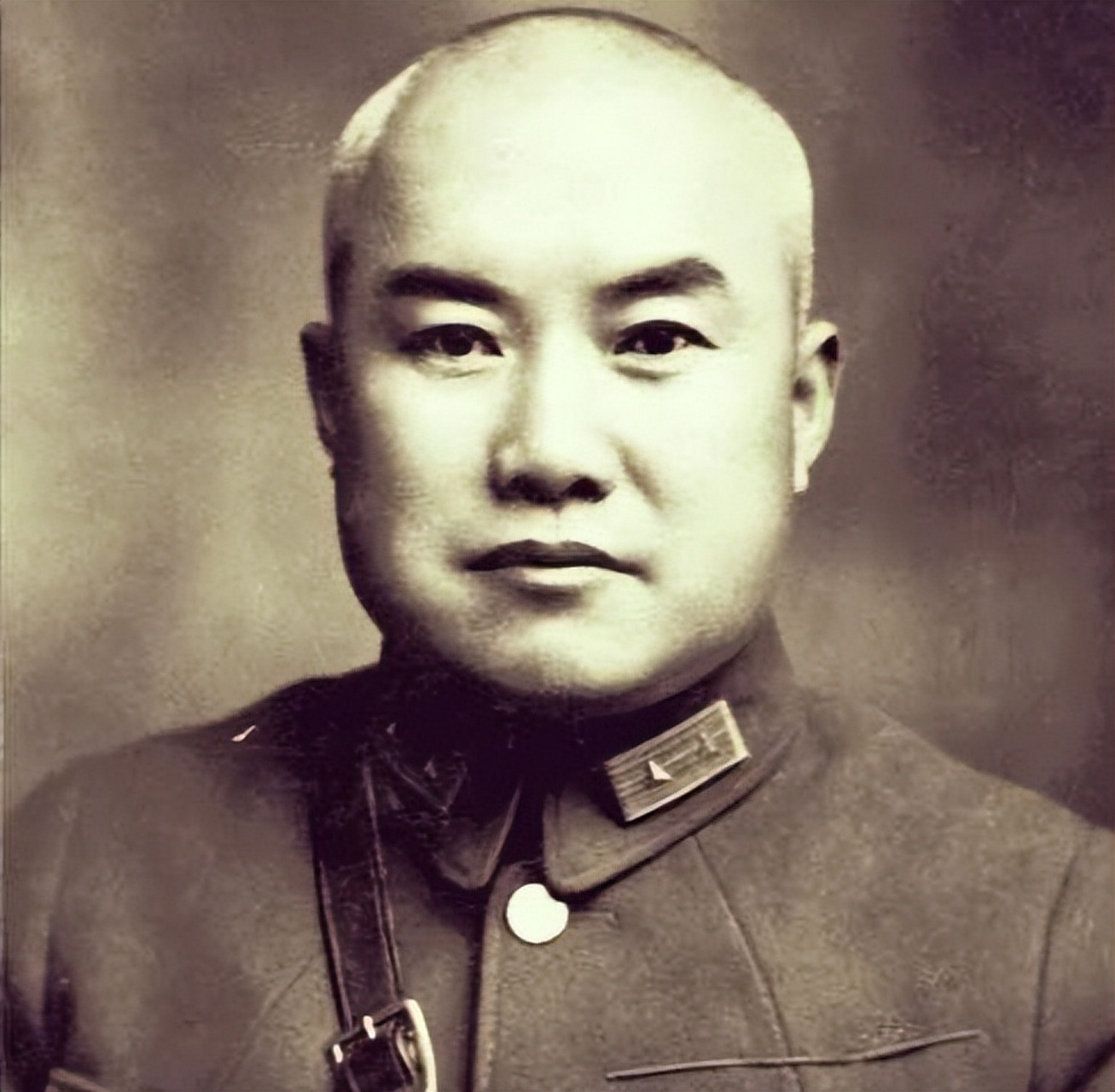 "  周福成,辽宁沈阳人,从保定陆军军官学院(于1923年停办),对于