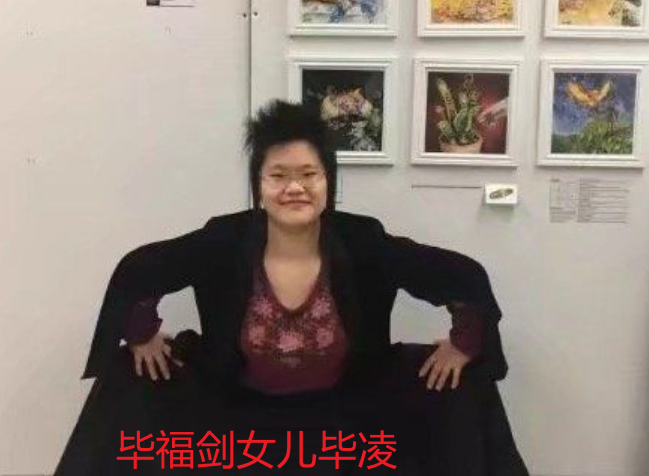 毕福剑在加拿大豪宅办家宴,装修奢华满屋收藏,二婚老婆疑曝光