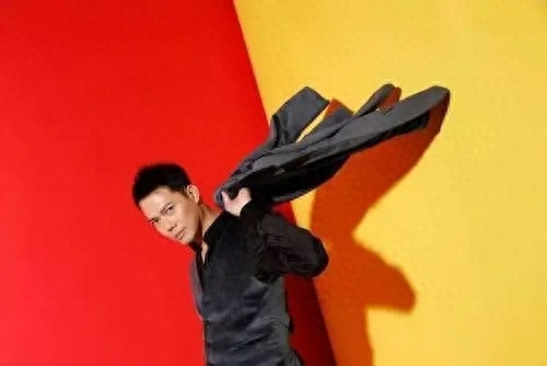 回顾大天二谢天华对桃色诱惑不拒绝妻子依旧不离弃