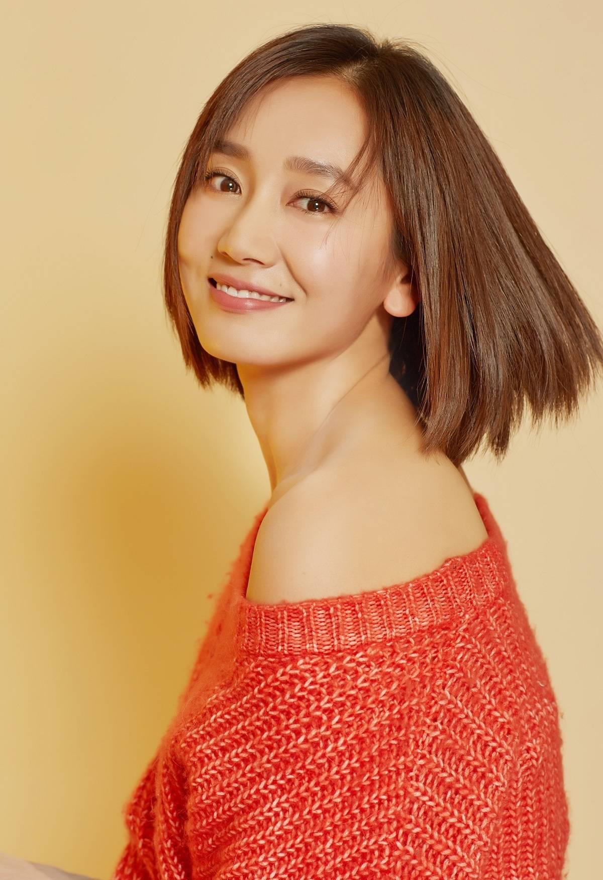 黄晓明惊喜亮相校花学妹婚礼!美艳校花董晴引热议