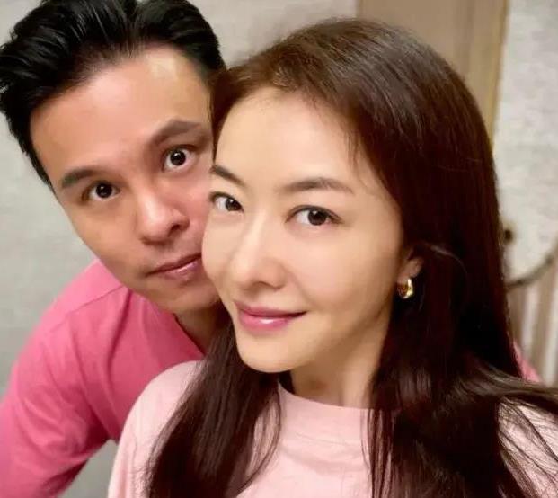 "极品超模"熊黛林上位史:36岁嫁入豪门生双胞胎,如今怎样了?