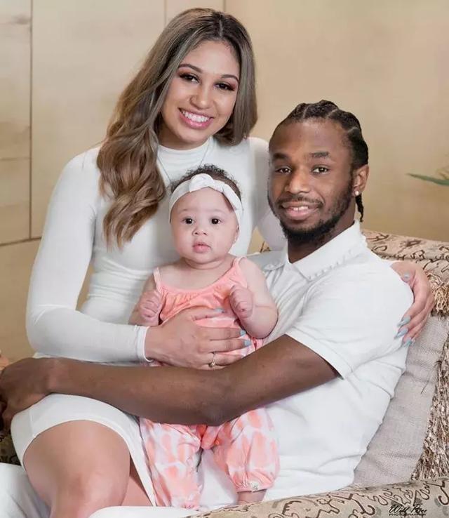 让库里妈妈怀孕离队?消失两月,维金斯终于发声,库里现身喊话