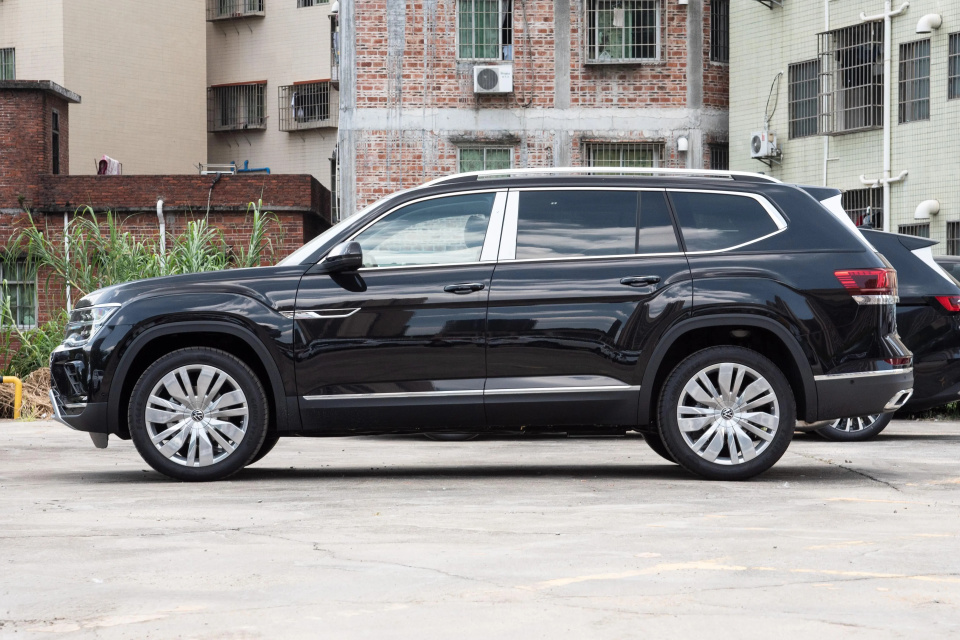 大众被逼进绝路!途昂全系下调6万,这台大七座值得入手吗