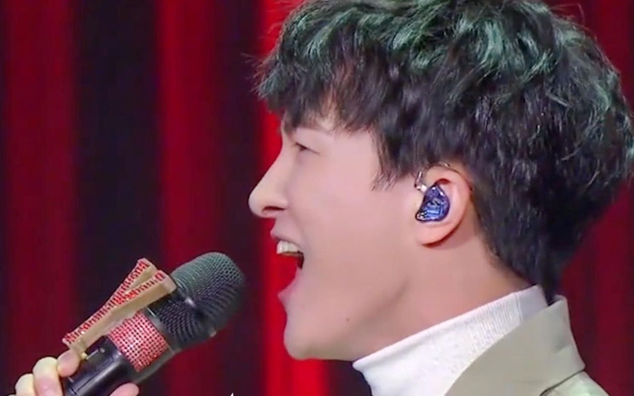 周深高音究竟是真是假?揭秘他惊人的音域秘密!