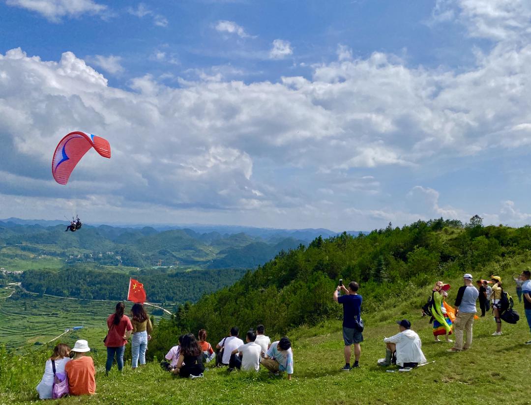 2021年国庆节假日第三天,人们尽情享受美好假日生活
