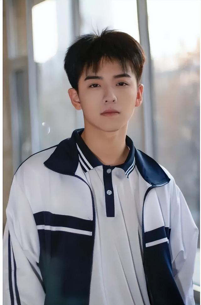 四川男高中生因长相太帅走红,妥妥校园小说男主脸,还是个学霸