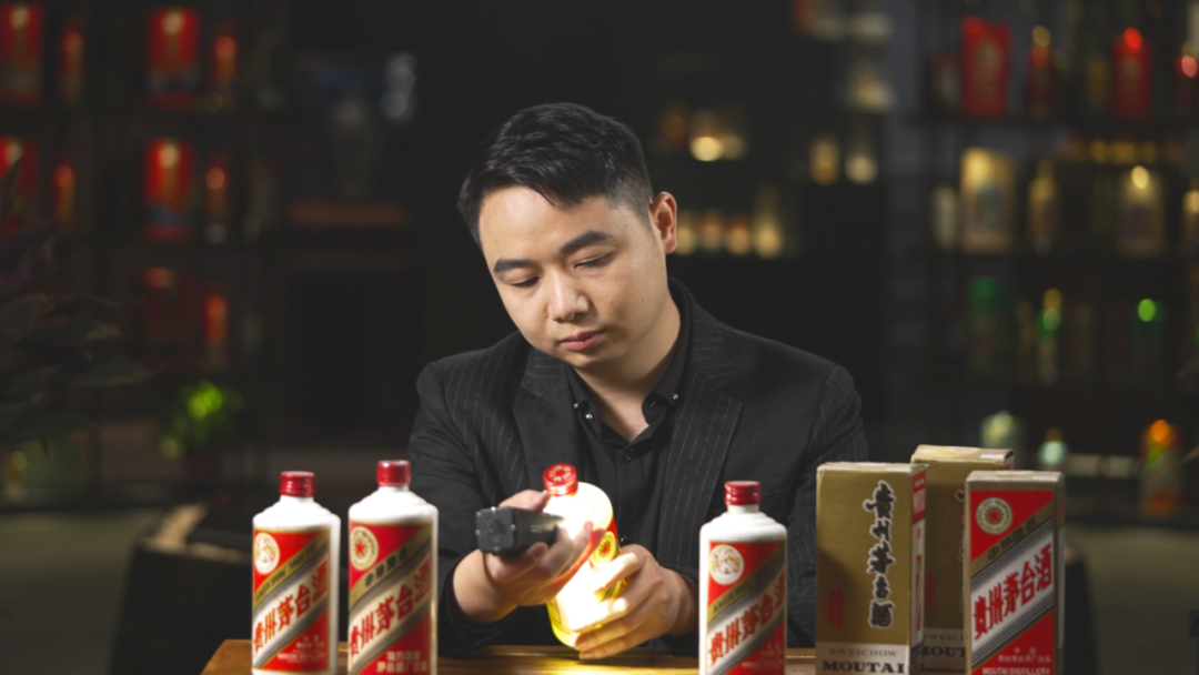 介绍一位80后老酒收藏家多达1000多种茅台酒