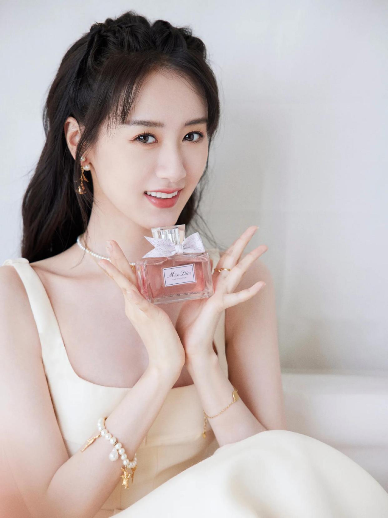 沉鱼落雁的仙女袁冰妍,这世间所有的美好事物,都只为了形容你