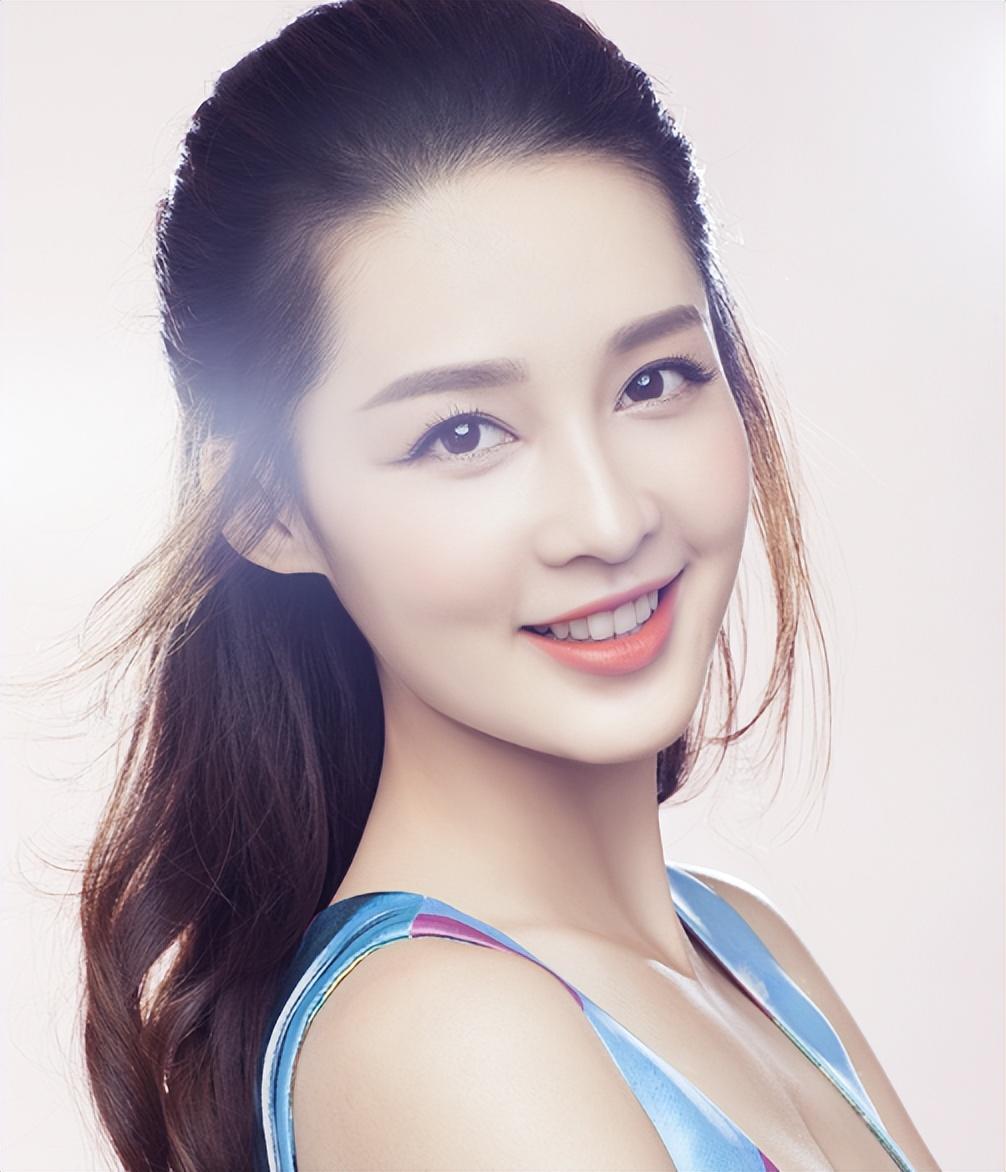 回顾:李沁的烤瓷牙,金晨的排骨身,让我看到了娱圈的"畸形"审美