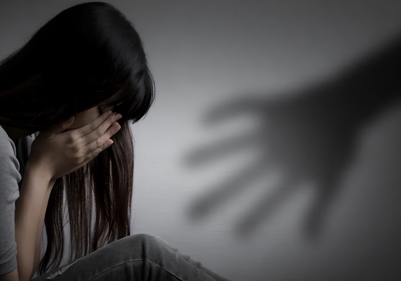 太辣眼!厦门路虎女车主和司机在车上运动俩小时,路人现场直播