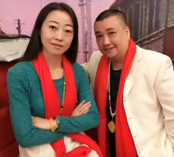 陈坚雄猝死后妻子首露面,承诺扛起整个家!15岁儿子留言让人泪目