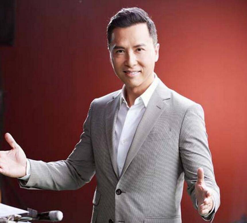 甄子丹妹妹45岁依旧水嫩,功夫不输亲哥哥,为啥就没人敢娶呢