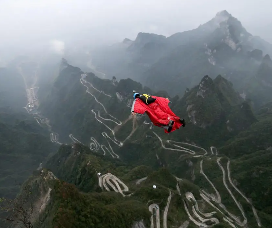 24岁天津女孩刘安,挑战翼装飞行不幸去世,临终遗言令人泪目