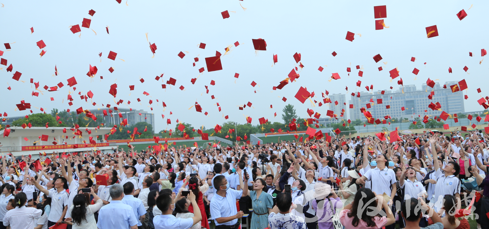 汉川一中举办高三学生成人礼暨高考誓师