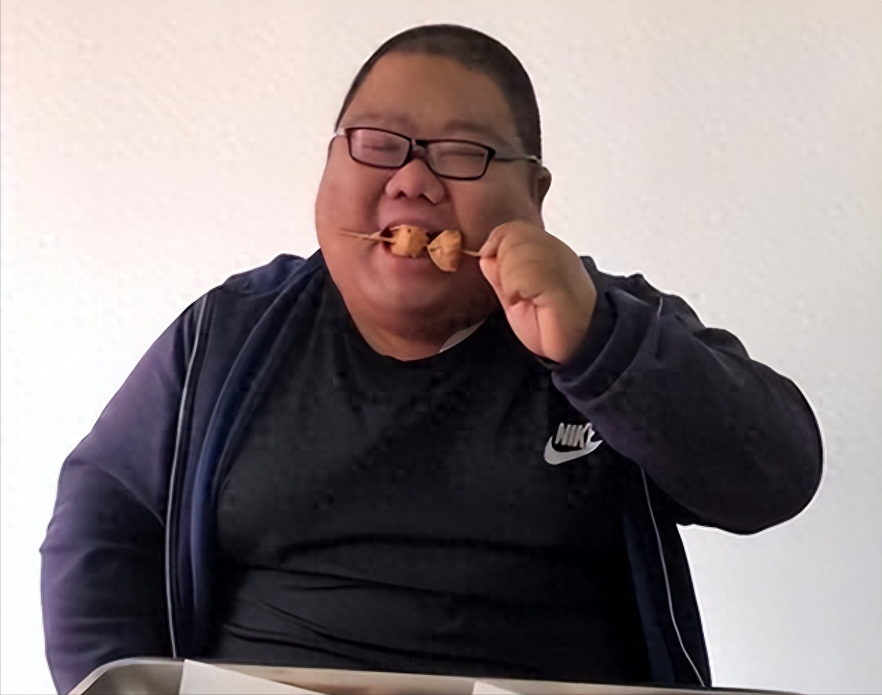 盘点吃播四巨头2年没俩恩克吐血上呼吸机吃肉拒减肥