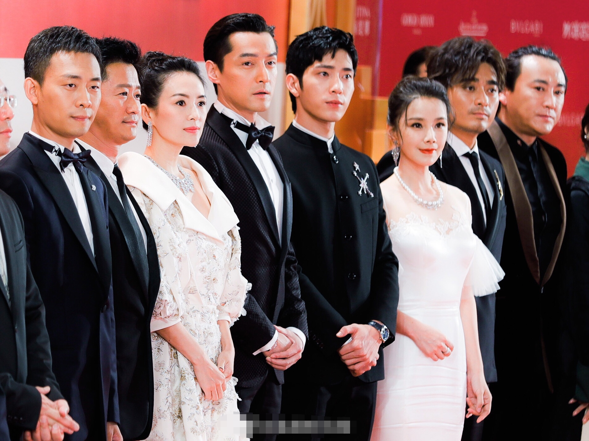 张译胡歌红毯上做出如此举动,打脸多少人:你没教养的样子真丑!