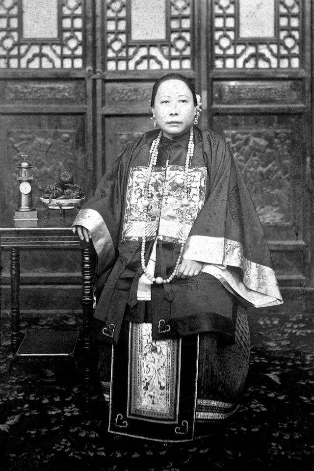 李鸿章生母:幼年被遗弃,晚年备受皇恩,绝非母凭子贵那么简单!