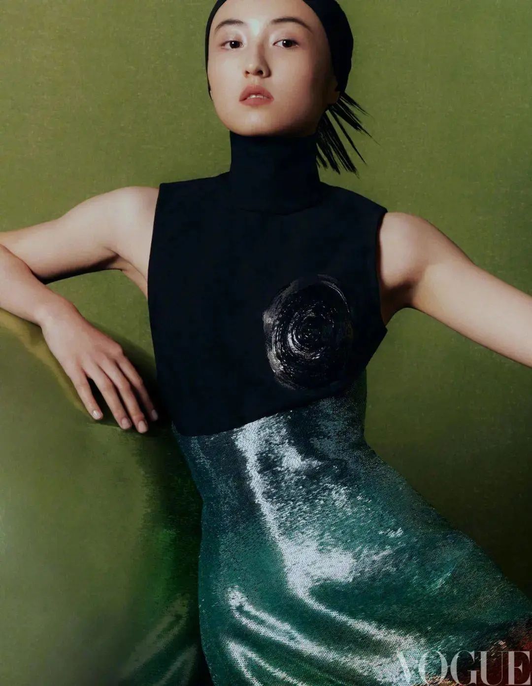 张子枫《vogue》封面引发争议:是否符合传统时尚标准?