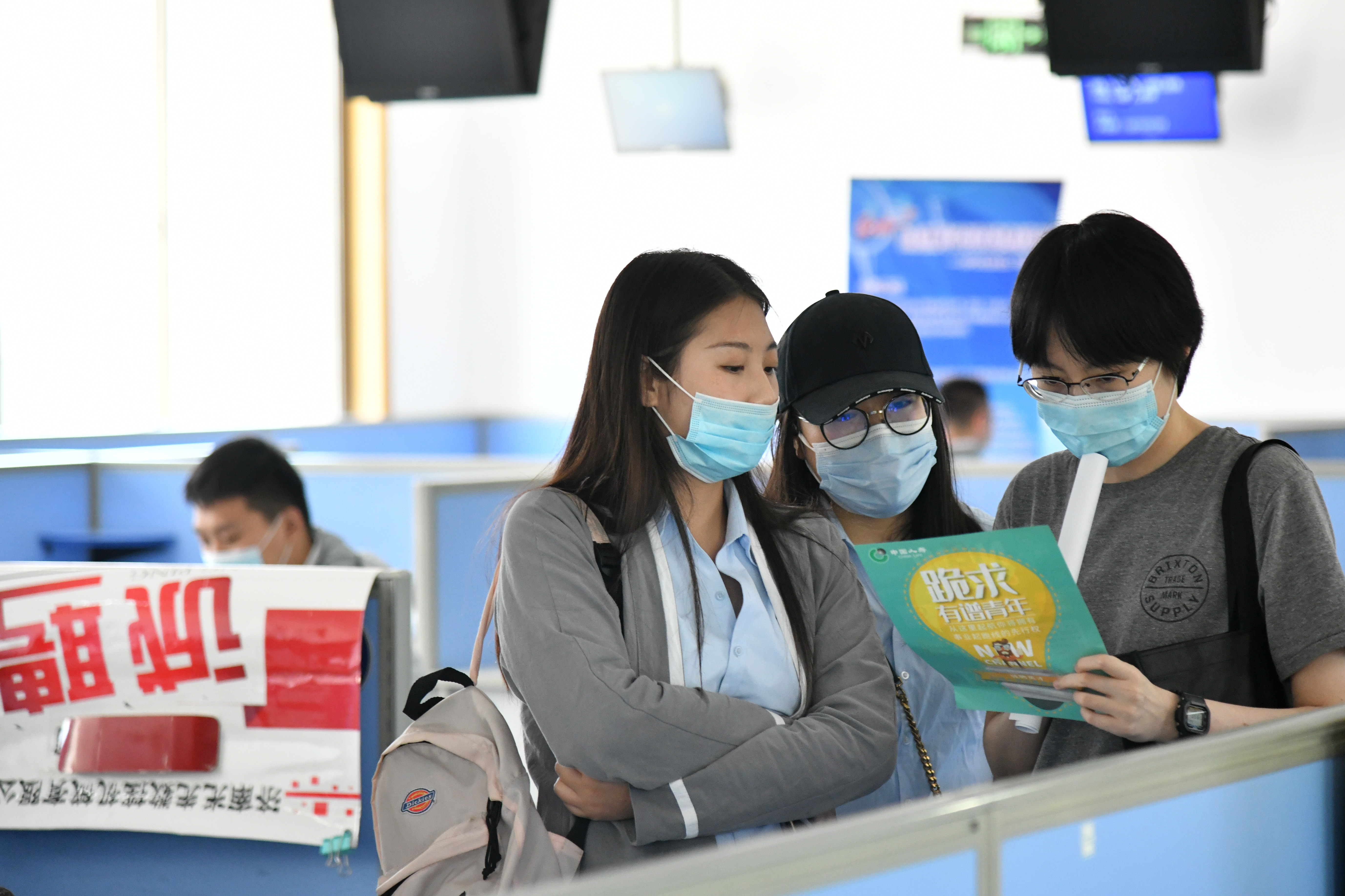 济南人才市场恢复举办现场招聘会